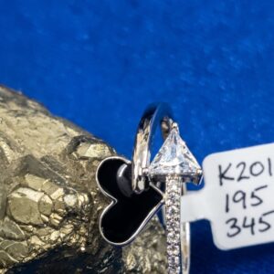 Noir Clover Arrow Open Ring